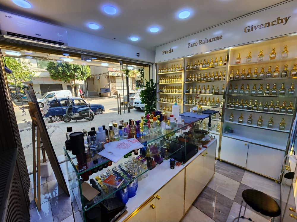 Intérieur boutique Prestige Parfumerie Les Rosiers, Blida