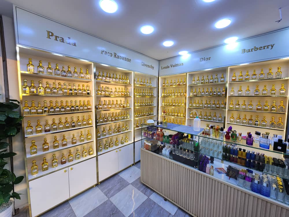 Intérieur boutique Prestige Parfumerie Les Rosiers, Blida
