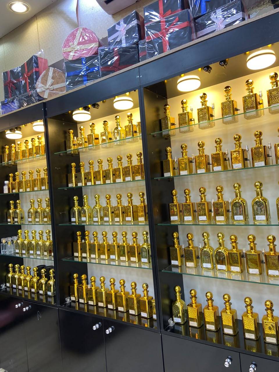 Intérieur boutique Prestige Parfumerie Boufarik - flacons de parfum
