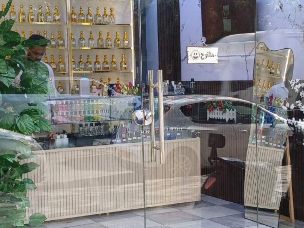 Intérieur boutique Prestige Parfumerie Les Rosiers, Blida